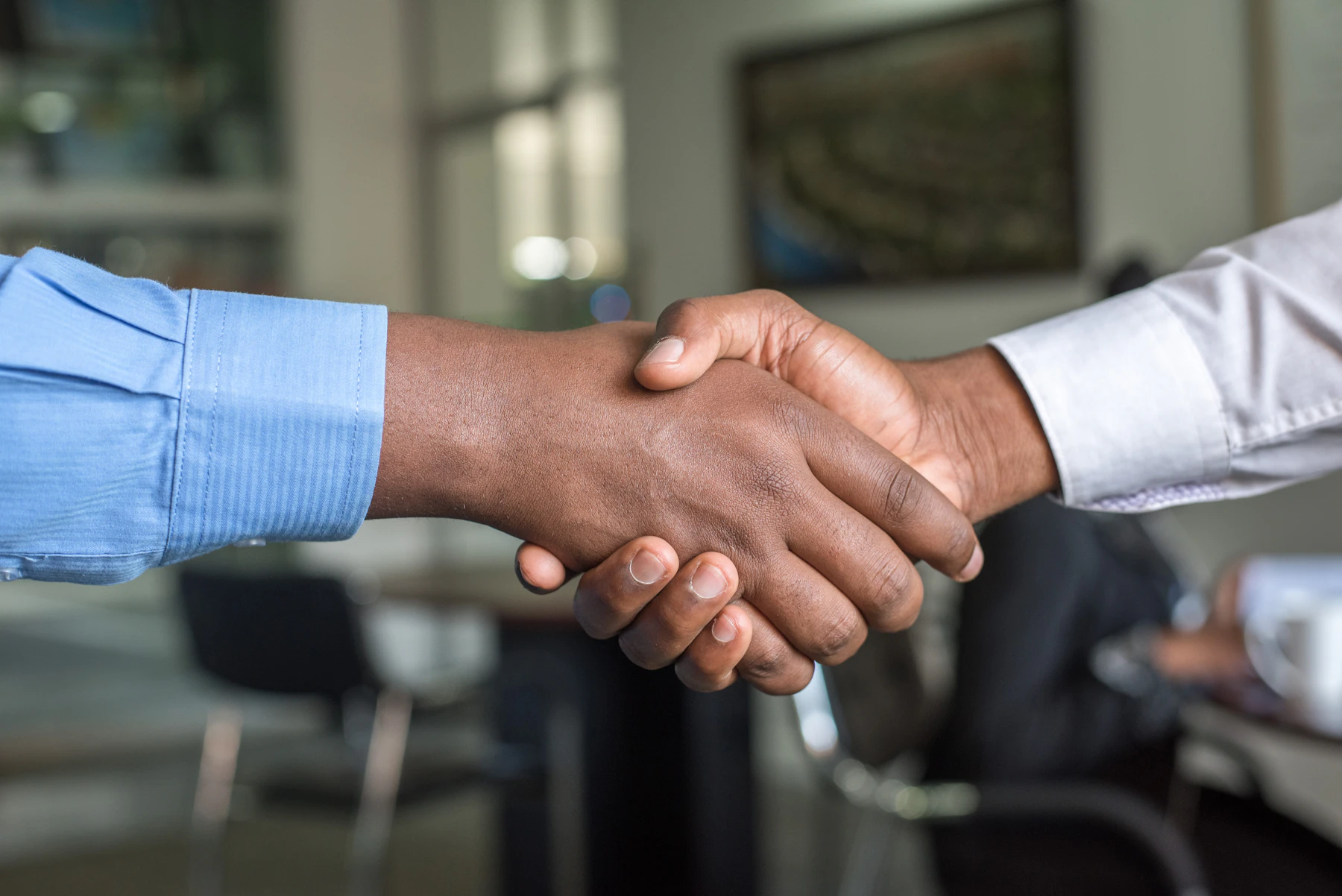 Acheteur professionnel en discussion
